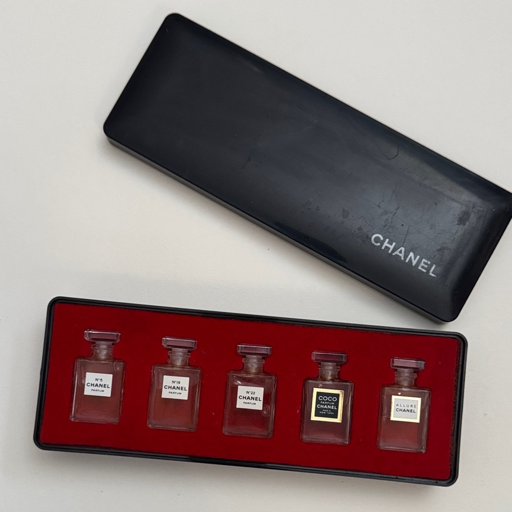 CHANEL Mini Fragrance Collection in Black Case vintage bottles
